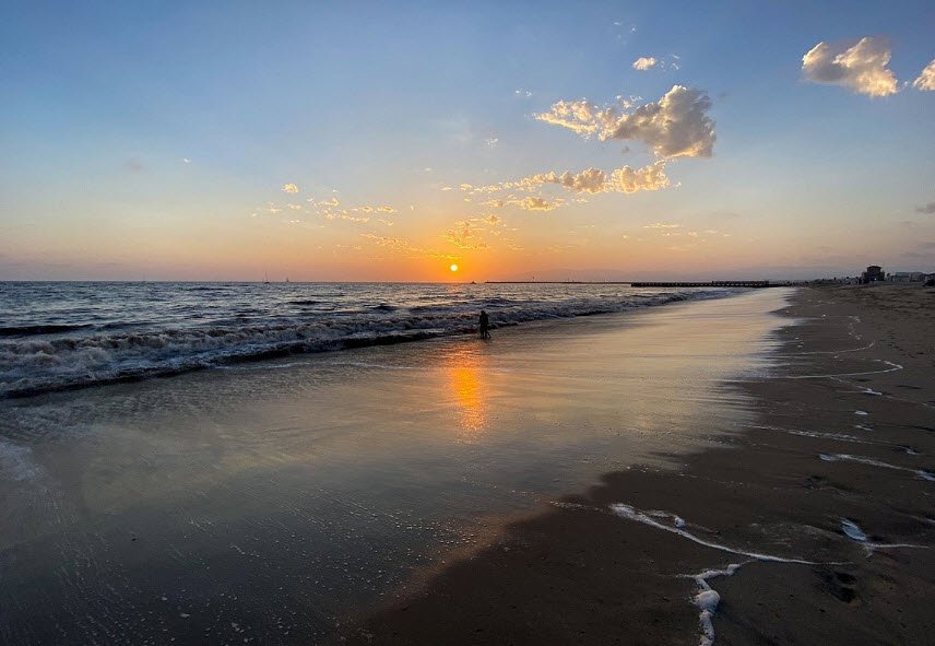 Dockweiler Beach, California, USA